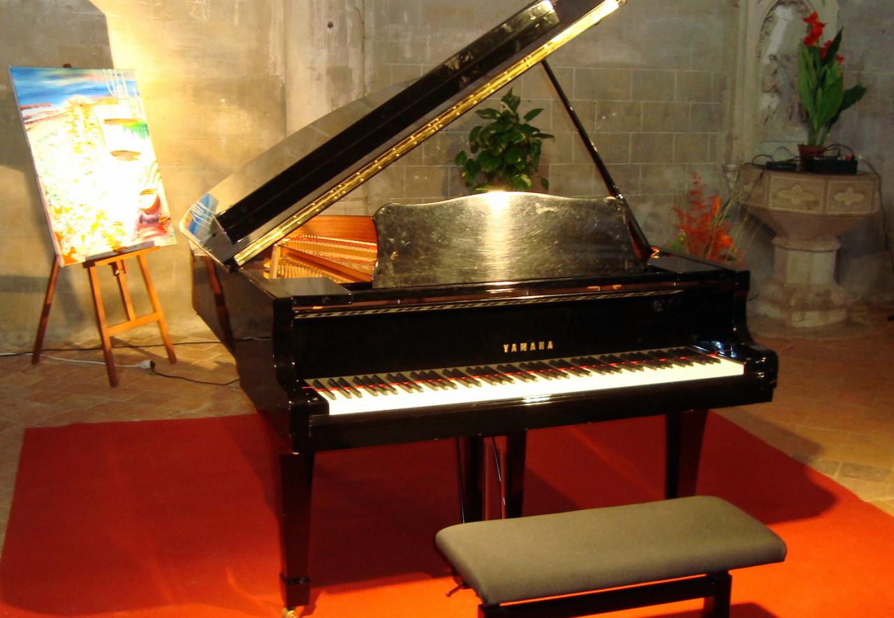 piano dans l'église de Villefranche